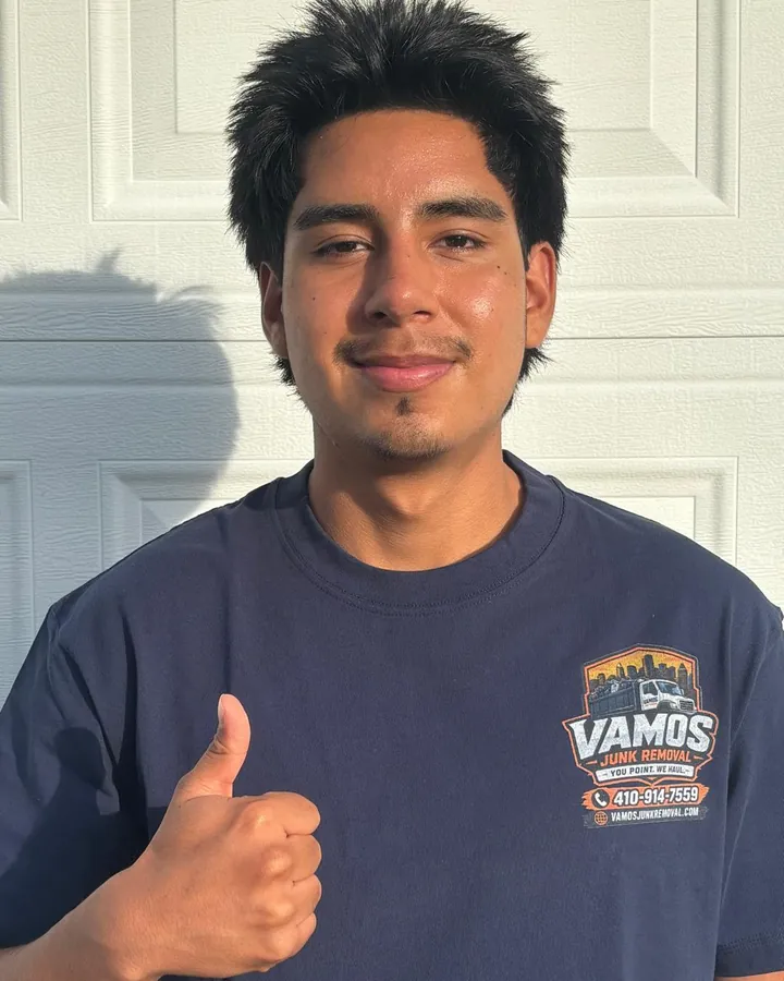 Andrew, founder of Vamos Junk Removal, giving a thumbs up in a Vamos shirt